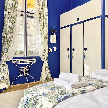 Vintage & Parking Apartment